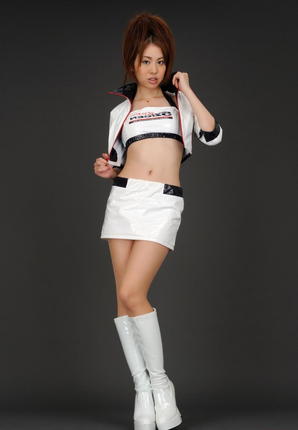 女生喊疼男生越往里寨的游戏