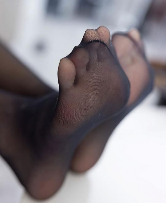 把她摆成跪趴的姿势